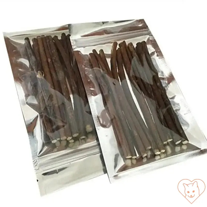 15pcs natural catnip cat molar stick toys packed in foil bags for cat teeth cleaning and chewing.