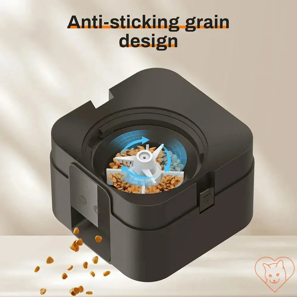 Close-up of 2L automatic pet feeder showing anti-sticking grain design for easy food dispensing.