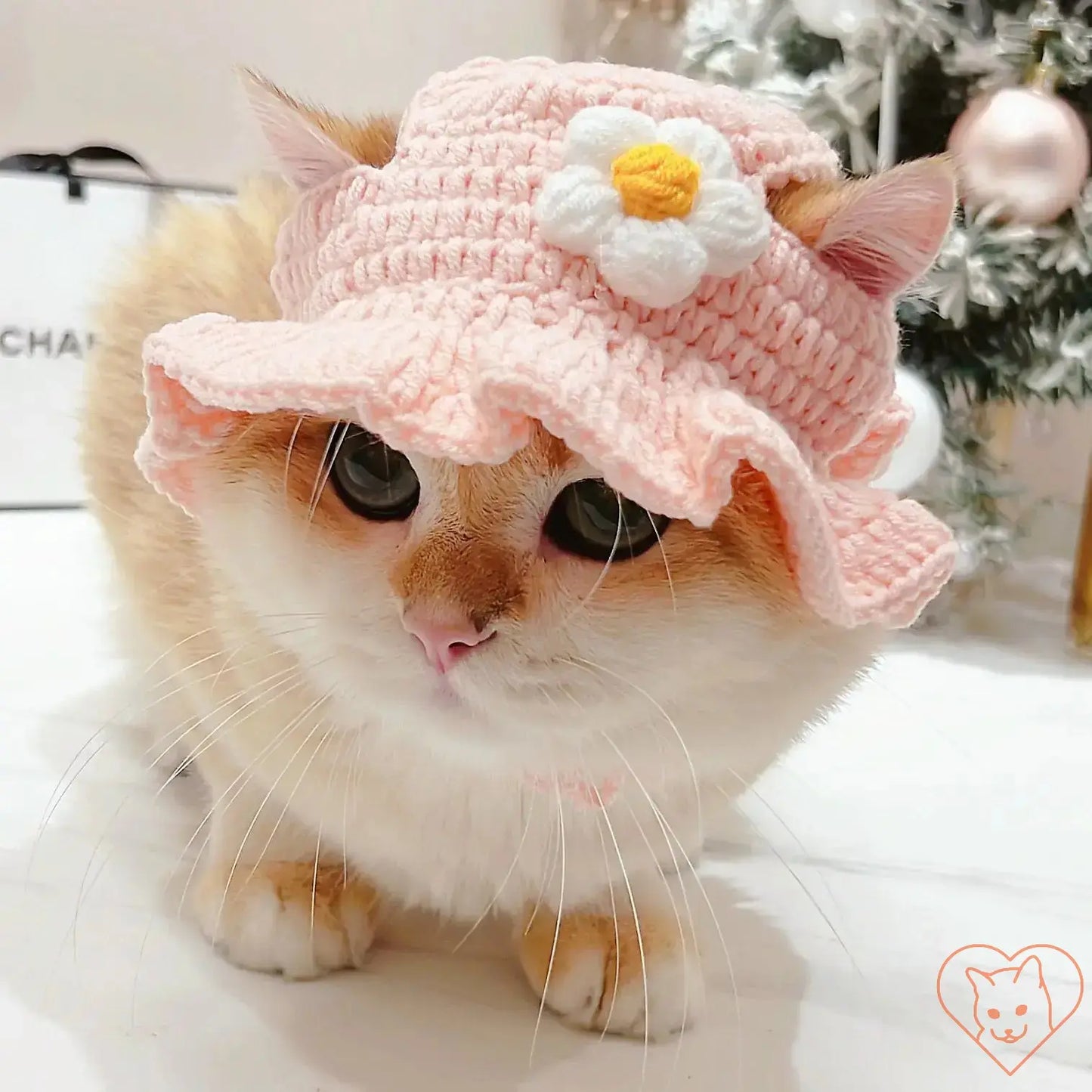 Cozy knitted pink cat hat with flower accent, perfect for stylish autumn and winter pet wear.