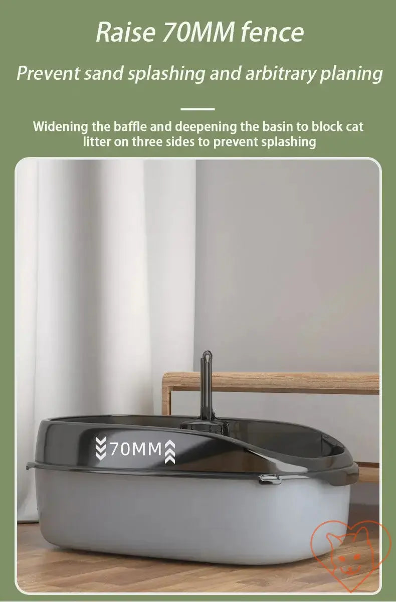 Semi-enclosed cat litter box with 70MM fence to prevent litter splashing and keep the area clean.