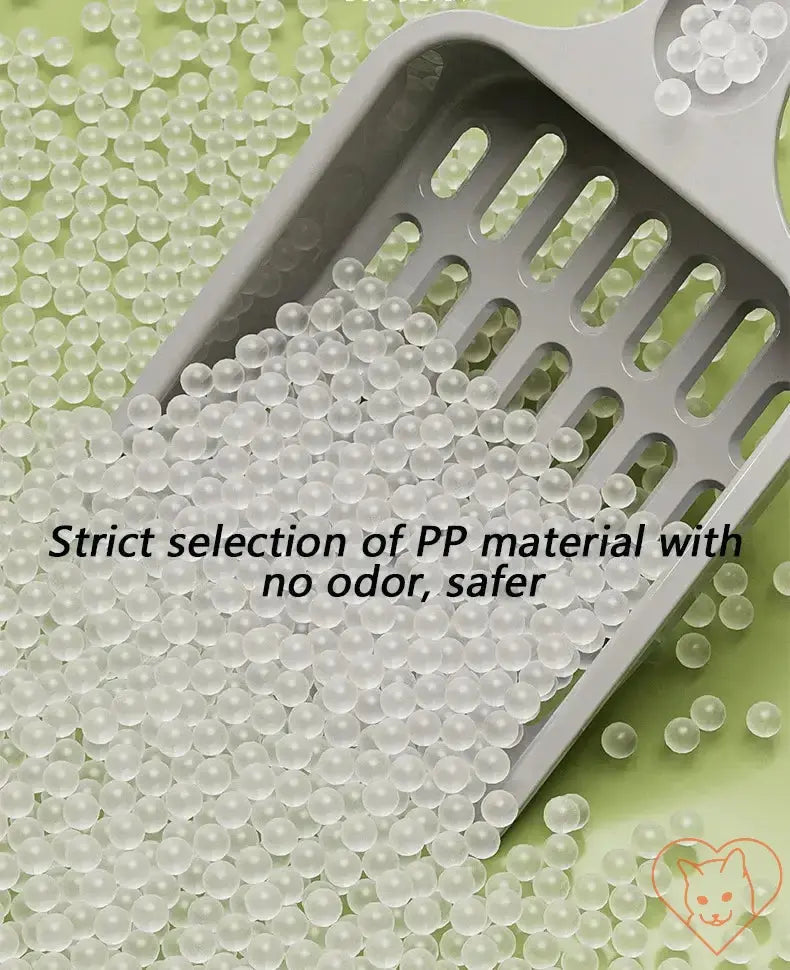 Close-up of odor-free PP material cat litter beads, showcasing safety and cleanliness for cats.