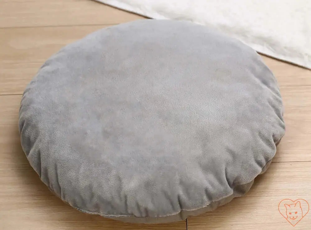 Round gray velvet cushion for pet beds, offering comfort and cozy support for cats and small dogs.